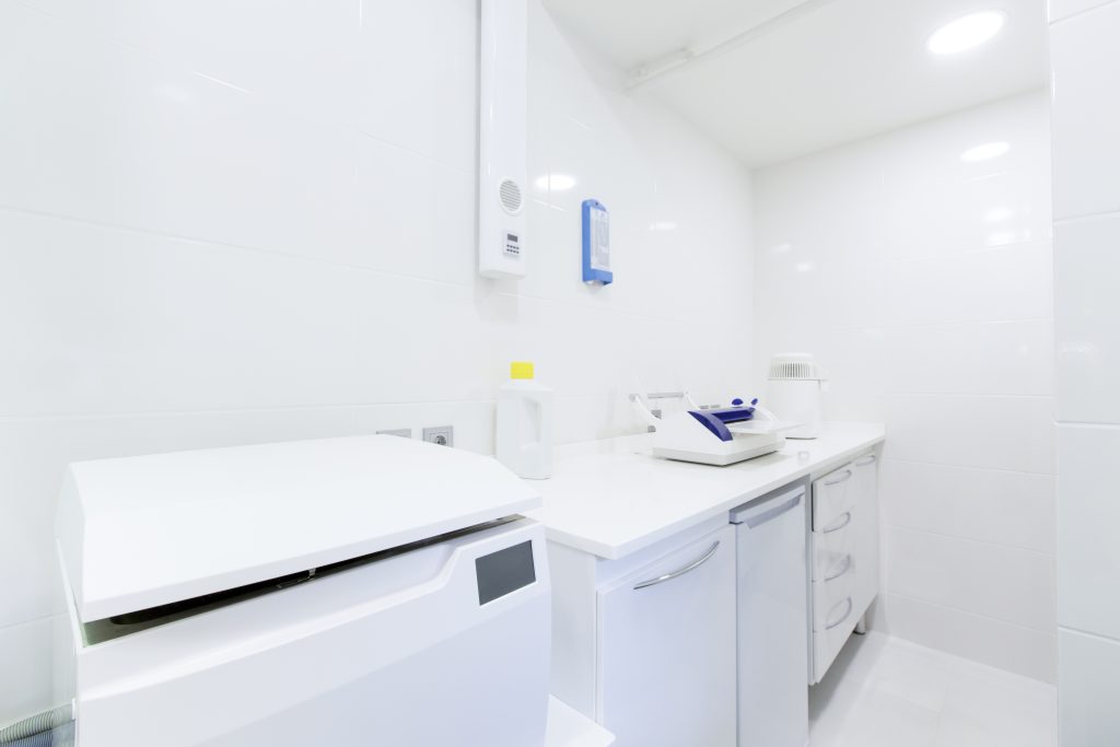 Sanitärraum für die professionelle Desinfektion